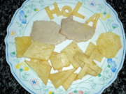patatas cortadas y fritas con formas geométricas y letras