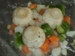 champiñones y verduras sobre papel de aluminio