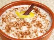 arroz con leche en cazuela de barro