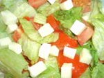 ensalada con tomate y queso